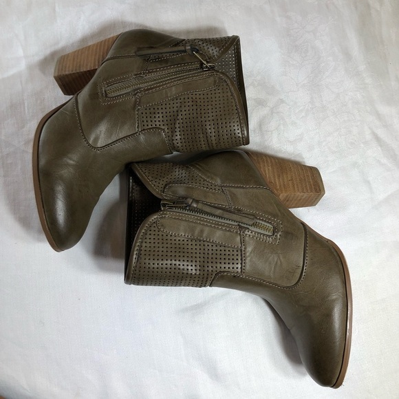 Report Jamie Heeled Boots - Picture 6 of 10